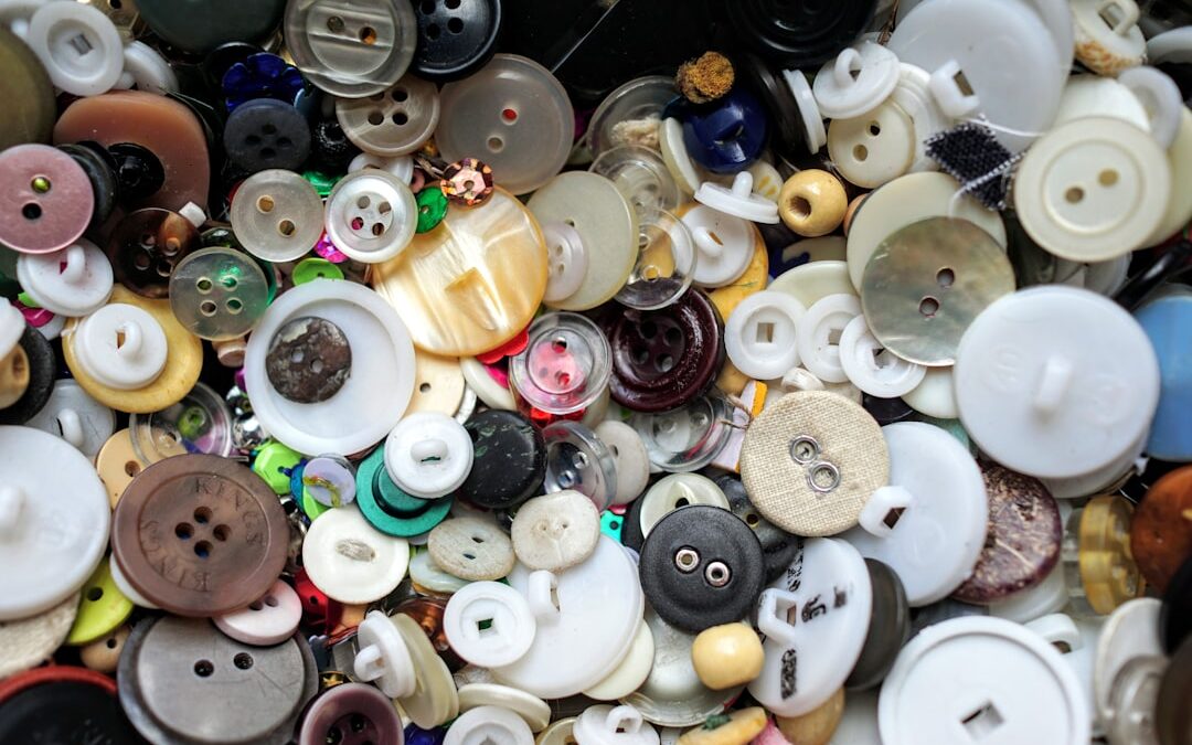 Why Men’s and Women’s Buttons Are on Opposite Sides