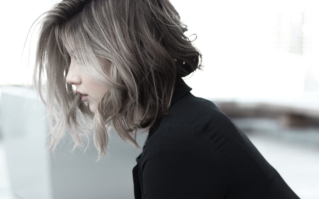 Short Haircuts for Women Over 60 Who Wear Glasses
